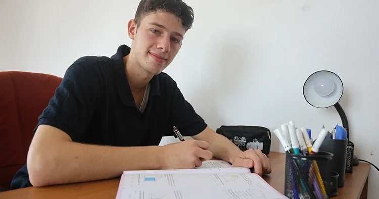 Savaşın ve depremin pes ettiremediği Suriyeli Münir, tıp fakültesini kazandı