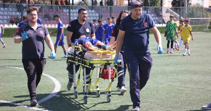 Aydın Yıldızsporlu 13 yaşındaki oyuncu sahada yere düştü, hakemin çağırdığı sağlıkçı dilini kurtardı