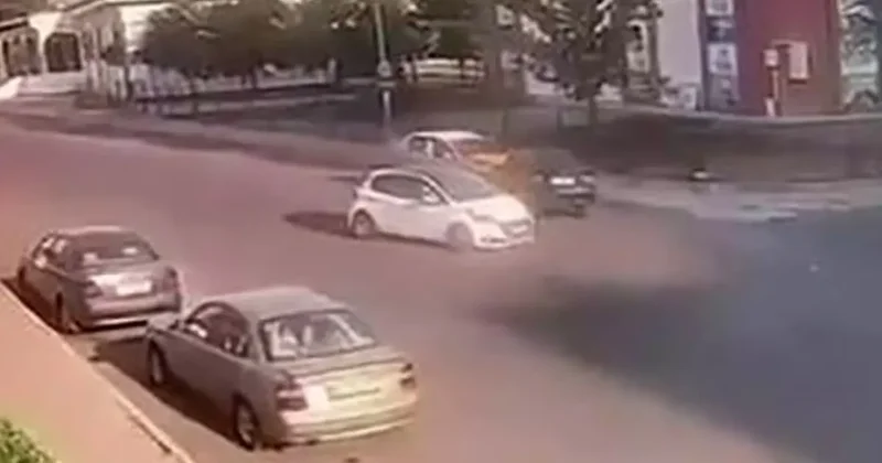 Diyarbakır’da trafik kazası güvenlik kamerasına yansıdı