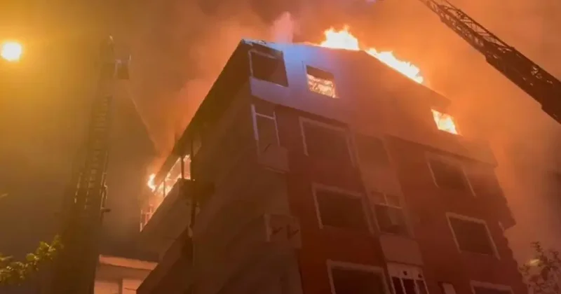 Güngören’de metruk binanın çatı katı alev alev yandı: O anlar kamerada