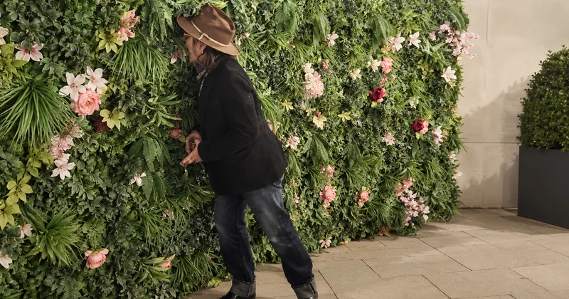Poz verirken bir anda bunu yaptı! Johnny Depp görenleri şaşırttı
