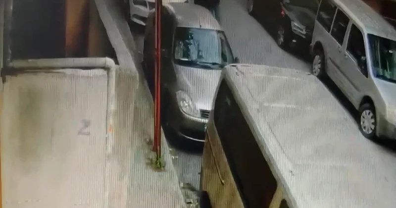 Yaşlı adama sokak ortasında yumruklu saldırı