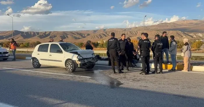 Erzincan Sivas kara yolunda kaza: 2 yaralı