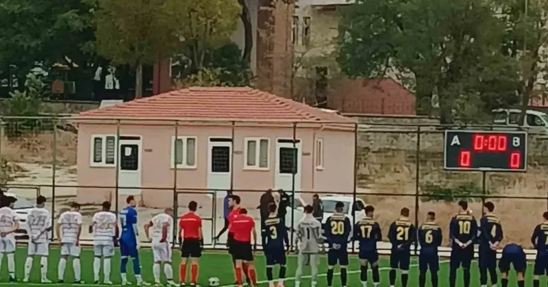 Futbolcunun gözü döndü, soyunma odasından bıçak aldı: Taraftarı öldürecekti