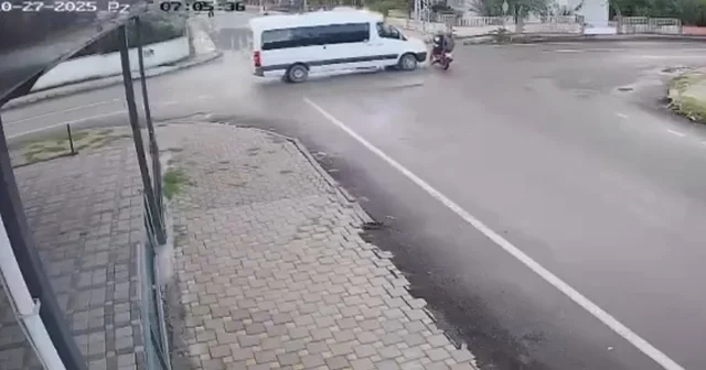 Motosikletle minibüs çarpıştı: 1 ölü, 1 yaralı Hatay Haberleri