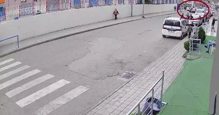Siirt te otomobilin çocuğa çarpma anı güvenlik kamerasına yansıdı