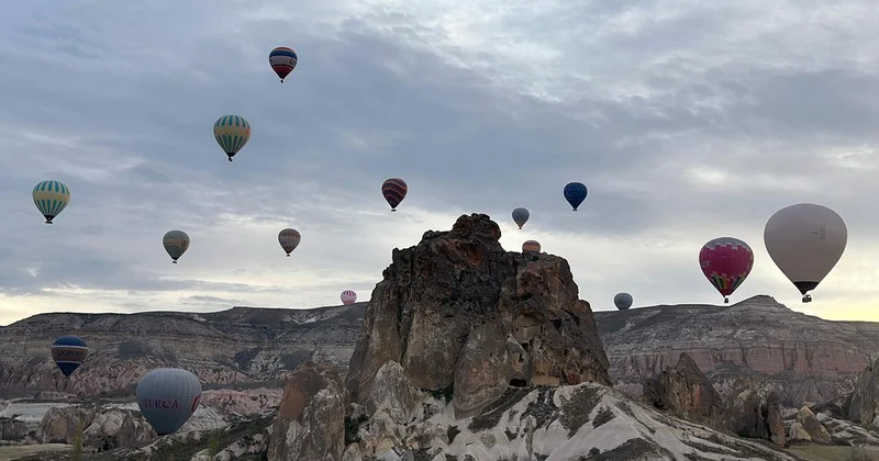 Kapadokya’da balonlar rüzgar nedeniyle havalanamıyor