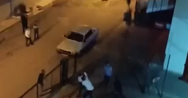 Tartıştıkları 2 kişiyle ayırmaya çalışanı dövdüler Adana Haberleri
