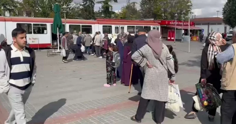 AKP nin kalesi Konya da 5 liralık simit kuyruğu! Erdoğan ın o sözü akıllara geldi