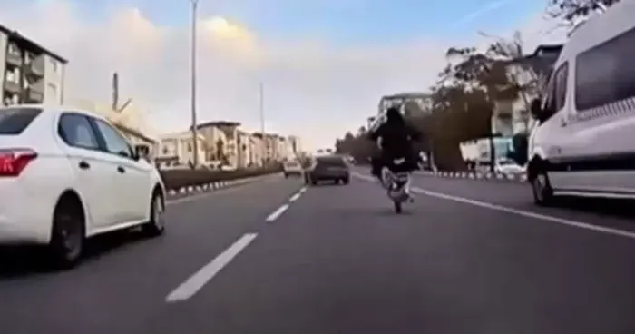 Trafik güvenliğini tehlikeye düşüren motosiklet sürücüsüne 54 bin TL ceza