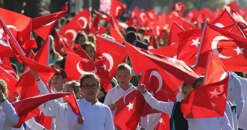 Cumhuriyet Bayramı Tatili 2025: Yarın (28 Ekim) okullar tatil mi, ders var mı? 29 Ekim tatili kaç gün sürecek? İşte tarihler Son Dakika Haberleri