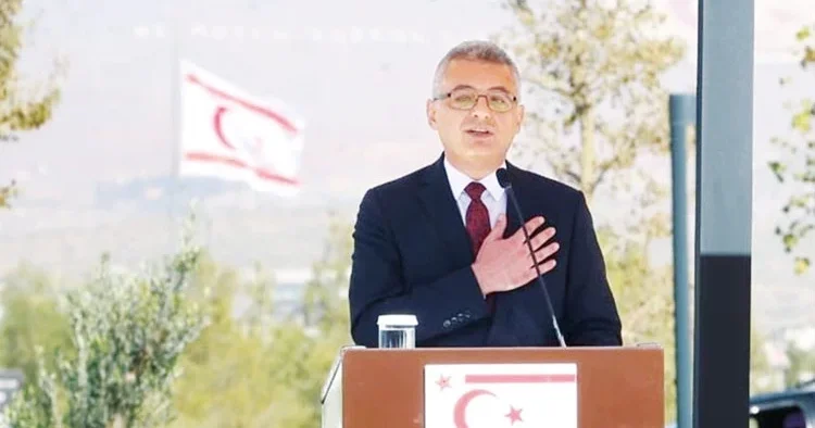 Kıbrıs’ta ‘Türk düşmanlığında’ gaza bastılar... Erhürman’a Rum usulü ‘hoş geldin’
