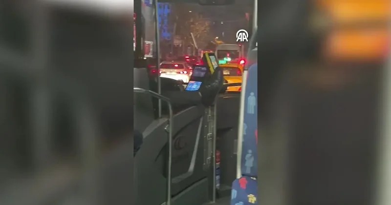 İETT Şoföründen akılalmaz hareket! Yolcuların canını hiçe saydı: O anlar kameralara böyle yansıdı