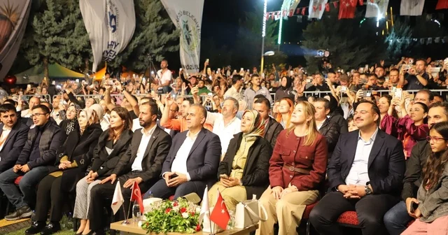 Hatay da Zeytin, Zeytinyağı ve Gastronomi Festivali Funda Arar konseriyle sona erdi Hatay Haberleri