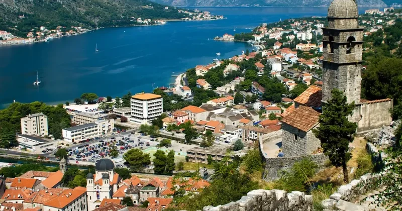 Karadağ, Türkiye den vizesiz seyahati geçici olarak askıya aldı