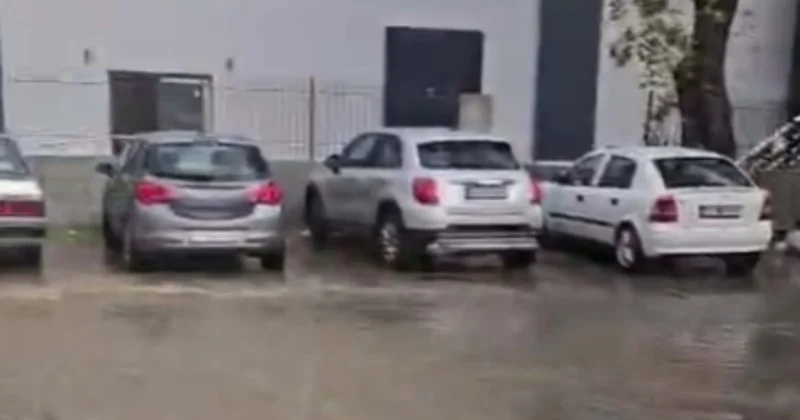 Çanakkale de sağanak: Cadde ve sokaklar göle döndü Sözcü Gazetesi