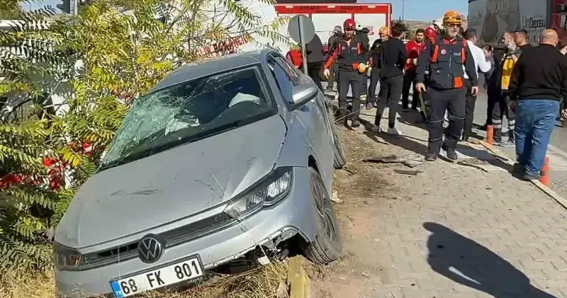 Hastaneye giden doktorun aracı ile hasta taşıyan ambulans çarpıştı: 1’i doktor 7 yaralı Hayat Haberleri