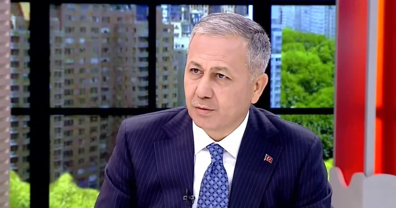 Bakan Yerlikaya canlı yayında tanıttı! Trafikte yaka kamerası dönemi!