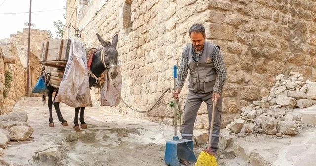 Mardin de çöp taşıyan kadrolu eşekler emekli edilecek; yerlerine elektrikli paletli araçlar geliyor Mardin Haberleri