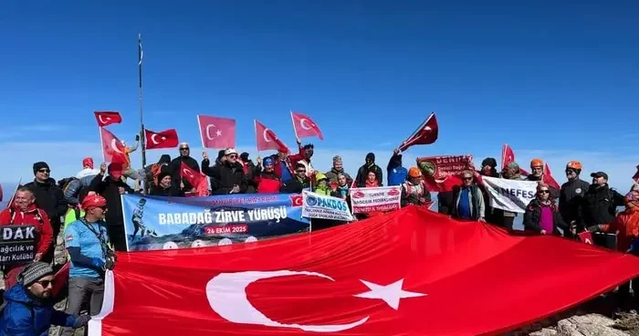 Cumhuriyet coşkusu Babadağ ın zirvesine taşındı