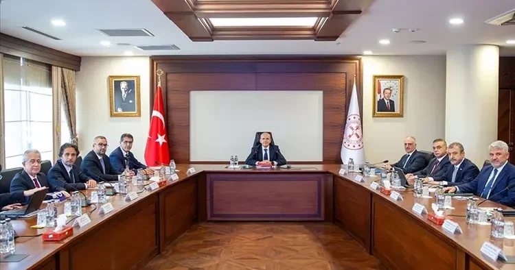 Kredi kartlarına yeni düzenleme sinyali