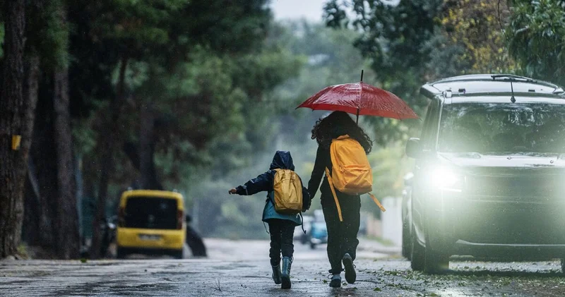 İstanbul da bugün okullar tatil mi oldu? Gözler Valilik açıklamasında! 27 Ekim 2026 Salı günü okul var mı, tatil mi edildi?