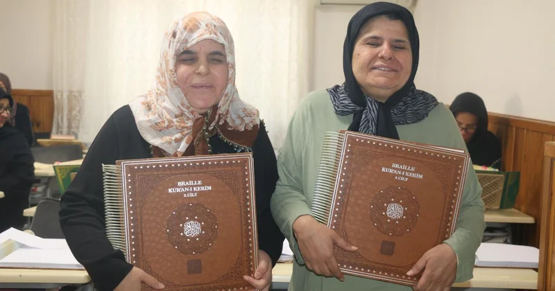 Parmak uçlarıyla Kur an ı Kerim i birçok kez hatmettiler