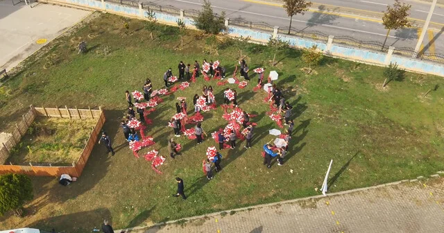 Bolu da polis ve öğrenciler, 29 Ekim Cumhuriyet Bayramı nı uçurtma uçurarak kutladı Bolu Son Dakika Haberleri Habertürk Yerel Haberler