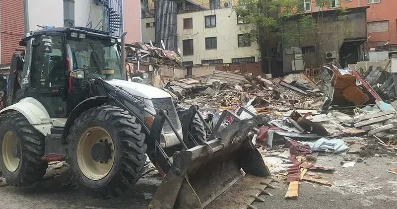 Ankara Ulus ta eğlence mekanı ile 2 büfenin yıkımı yapıldı