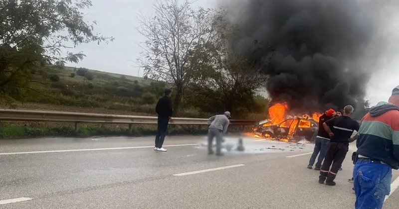 Bandırma Çanakkale yolunda feci kaza: Araç alev aldı, 2 kişi yaralandı