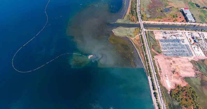 İzmit Körfezi’nden 2,4 milyon metreküp çamur çıkarıldı