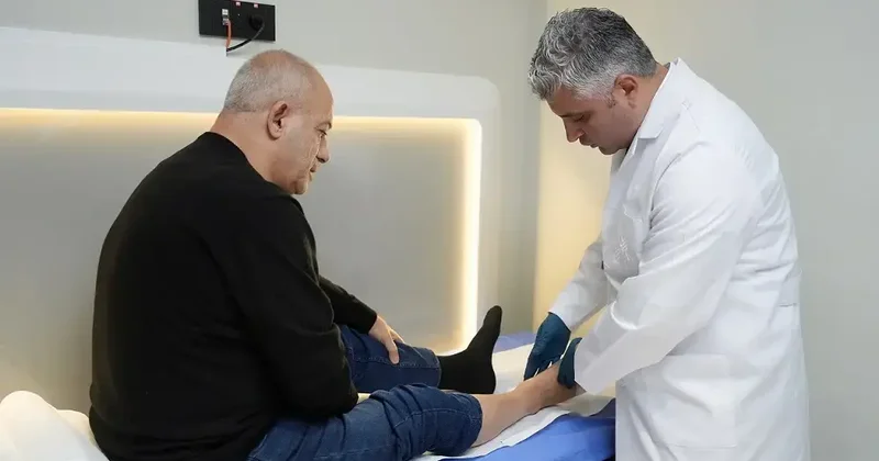 Böbrekleri koruyarak bacak damarlarındaki tıkanıklığı açtılar