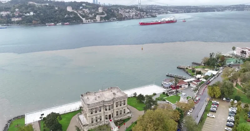 Sağanak sonrası İstanbul Boğazı ikiye bölündü: Manzara havadan görüntülendi