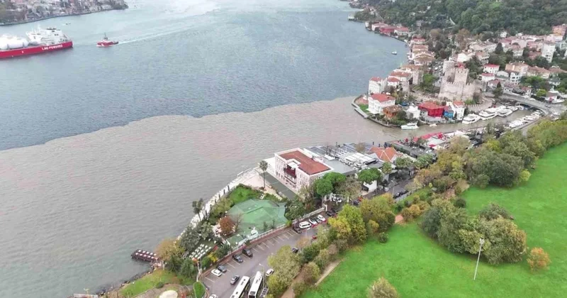 İstanbul Boğazı çamurla kaplandı