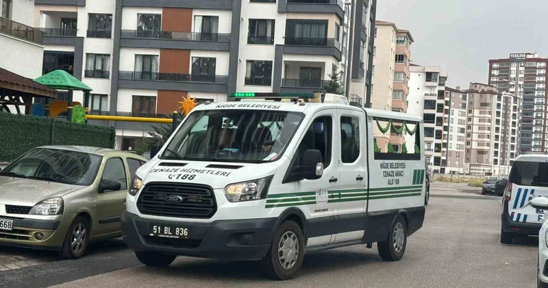 Niğde de 22 yaşındaki genç kız çatı katında ölü bulundu