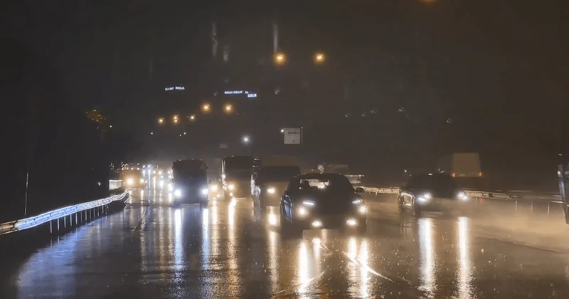 Kütleler İstanbul u bastı, D 100 trafiğe kapandı Sözcü Gazetesi