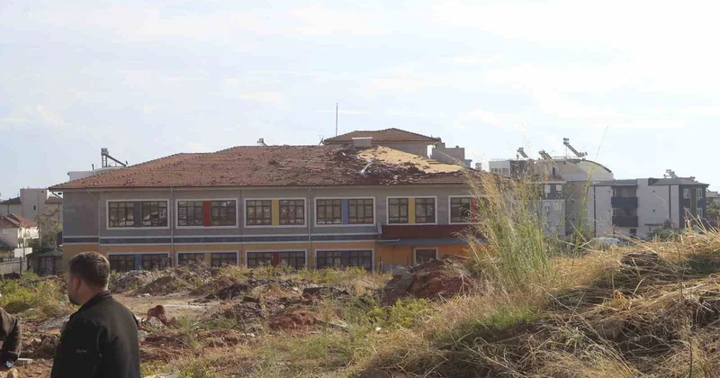 Antalya da ölen işçilerin kimlikleri belli oldu, mahalleli hortumun şiddetini anlattı
