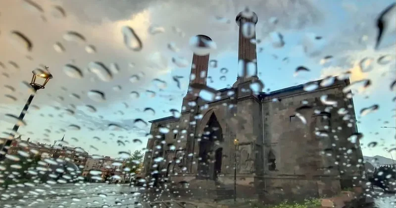 Meteoroloji den Doğu Anadolu için sağanak ve kuvvetli rüzgar uyarısı
