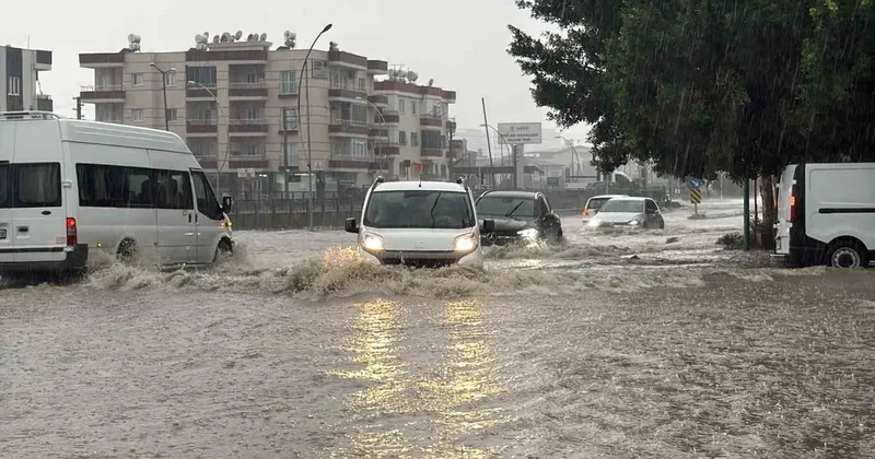Tarsus’ta sağanak yağış hayatı olumsuz etkiledi