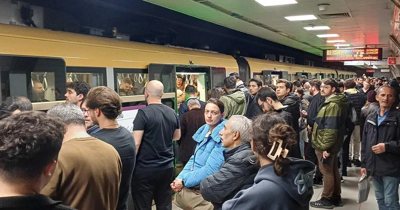 İstanbul metrosunda 50 dakikalık çile! Yolcular isyan etti