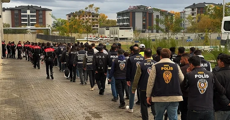 Yasa dışı bahis çetelerine çifte darbe: 15 milyarlık para trafiği ve VIP bahis listeleri deşifre oldu