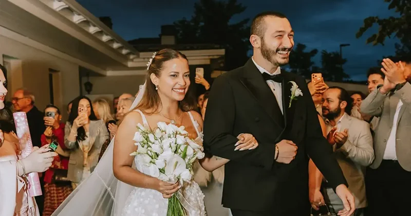 Nilüfer in kızı Ayşe Nazlı dan Atina pozları! Paylaşımı çok beğenildi