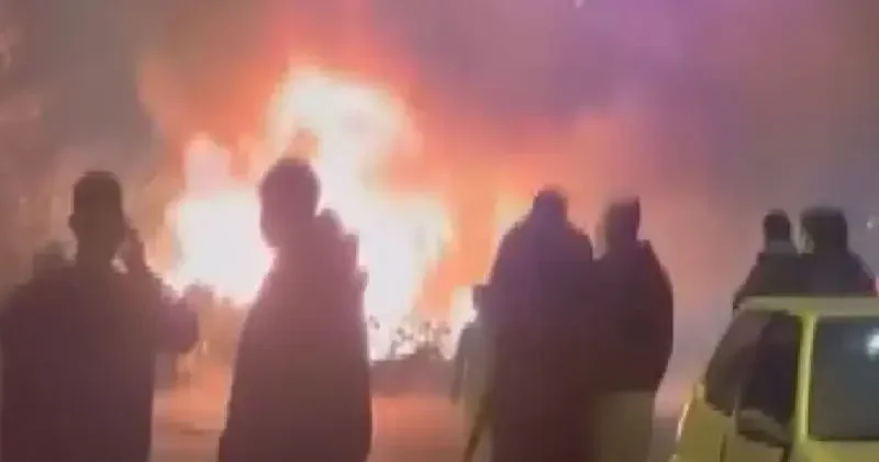 Arnavutköy’de çiçekçi dükkanı alev alev yandı