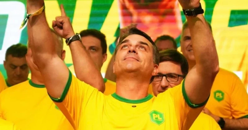 Brezilya da işler karışıyor: Başkan adayı Flávio Bolsonaro’nun pasaportlarına el konuldu, ülkeden çıkışı yasaklandı