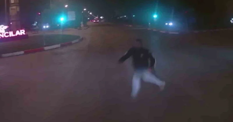 Elazığ’da kamyonun yayaya çarpma anı araç kamerasında