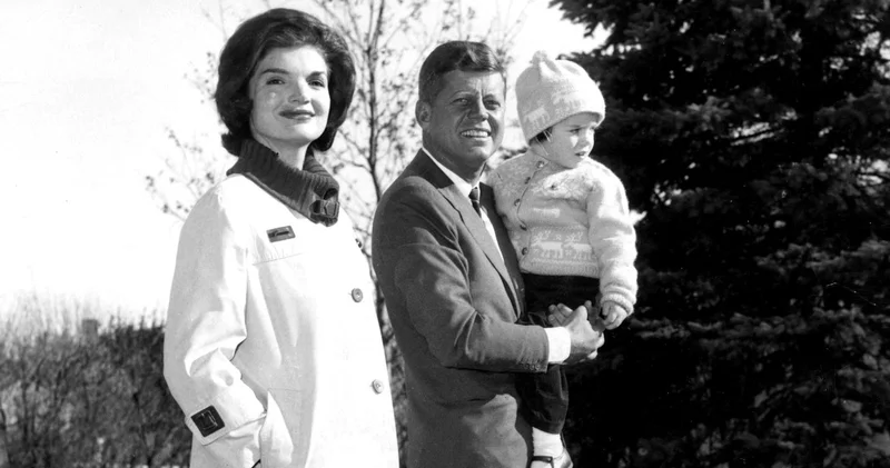 Jackie Kennedy nin paltosu açık artırmaya çıkarılıyor