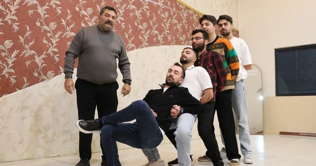 Sivas ın ağırlama halayı meclis toplantısında tartışma konusu oldu Dizilere ve filmlere konu olan Sivas ın ağırlama halayı İl Genel Meclisi nde tartışma konusu oldu, yanlış oynanıyor iddiası üzerine uzmanından açıklama geldi Sivas Haberleri