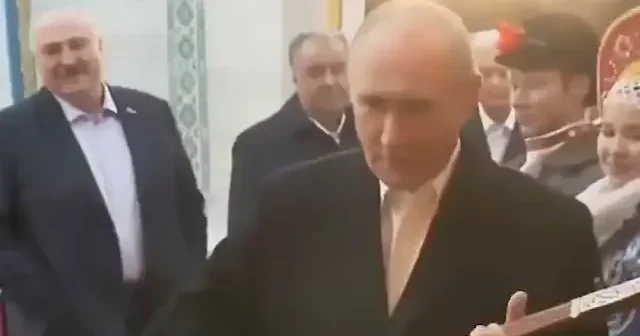 Rusya Devlet Başkanı Putin Kırgızistan da kopuz çalmaya çalıştı VİDEO İZLE