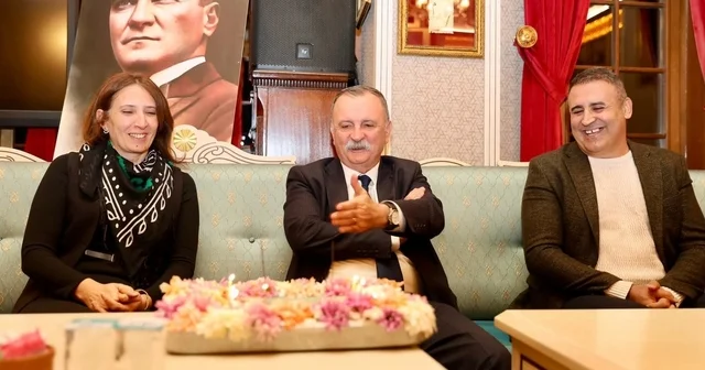 Yunusemre Belediyespor dan Başkan Balaban a sürpriz kutlama Manisa Haberleri