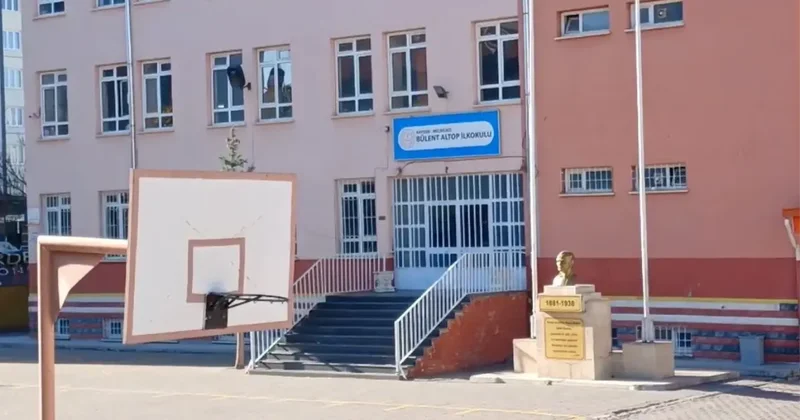 Okulda boğazına jelibon kaçan çocuk son yolculuğuna uğurlandı